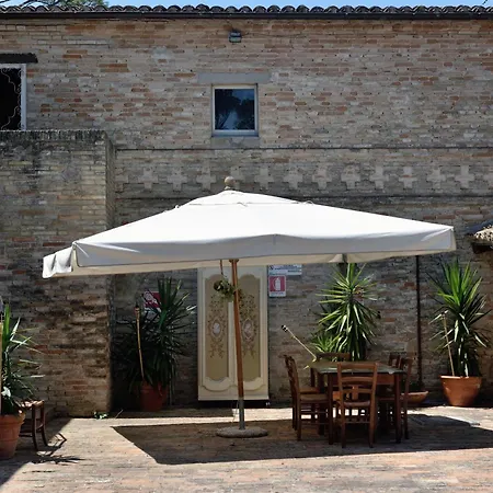 Πανσιόν Luzi, Casa Del Fattore, Piscina, Parcheggio E Giardino