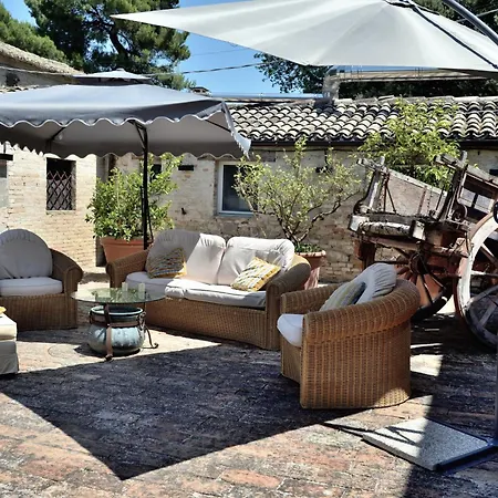 Luzi, Casa Del Fattore, Piscina, Parcheggio E Giardino